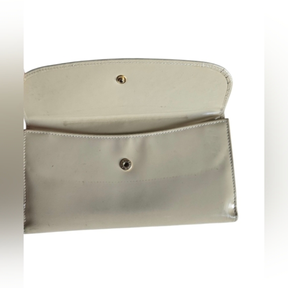 Gucci Vintage Patent Leather Nude Wallet with Gold Accent Clasp - Picture 7 of 16